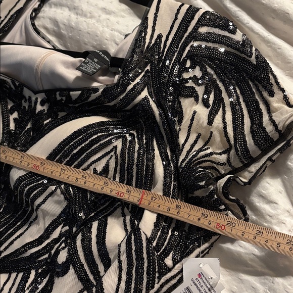 R&M Richards Black and Silver Sequin Maxi Gown Size 16 NWT - Picture 8 of 10